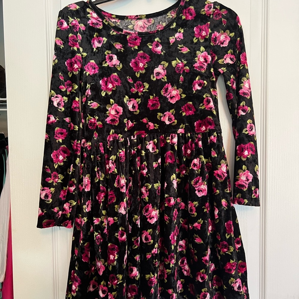 1989 Place crushed velvet black dress girls
